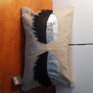 Decorative pillowcase